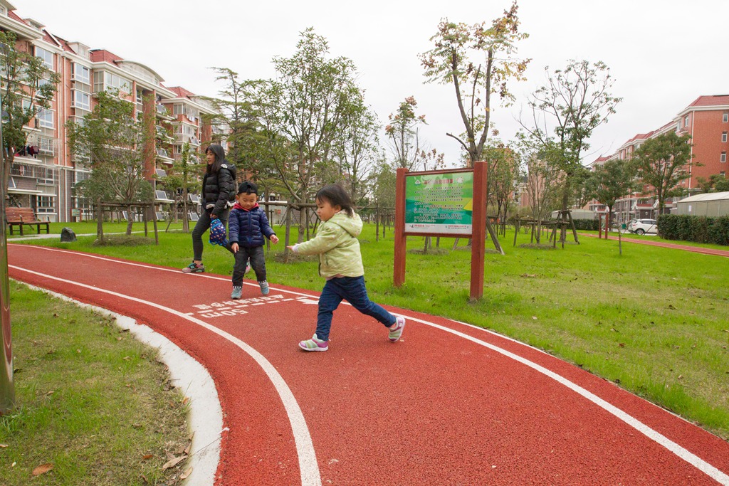 宝山顾村新顾村家园D区市民健身步道.JPG